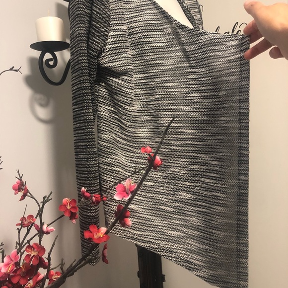 Karen Brooks Black & White Strip Shrug Front Open - Picture 4 of 7